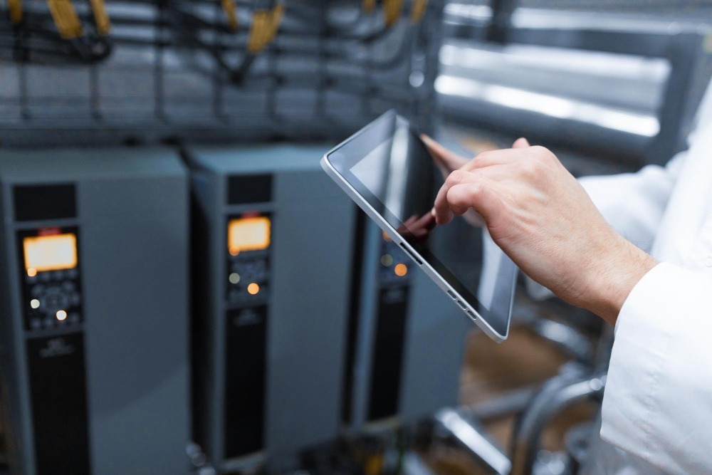 differences between edms and ecm